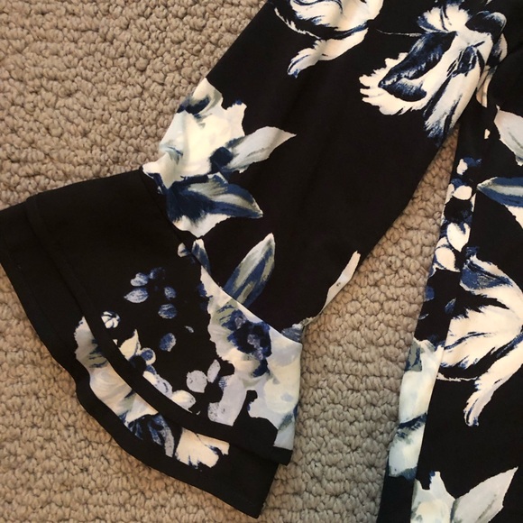 EUC Karl Lagerfeld 3/4 length sleeve top size small - Picture 2 of 9